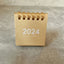 2023-2024 Retro Simple Solid Color Desk Calendar Desktop Paper Mini Stand Calendar Daily Table Planner Yearly Agenda Organizer - Slobuy