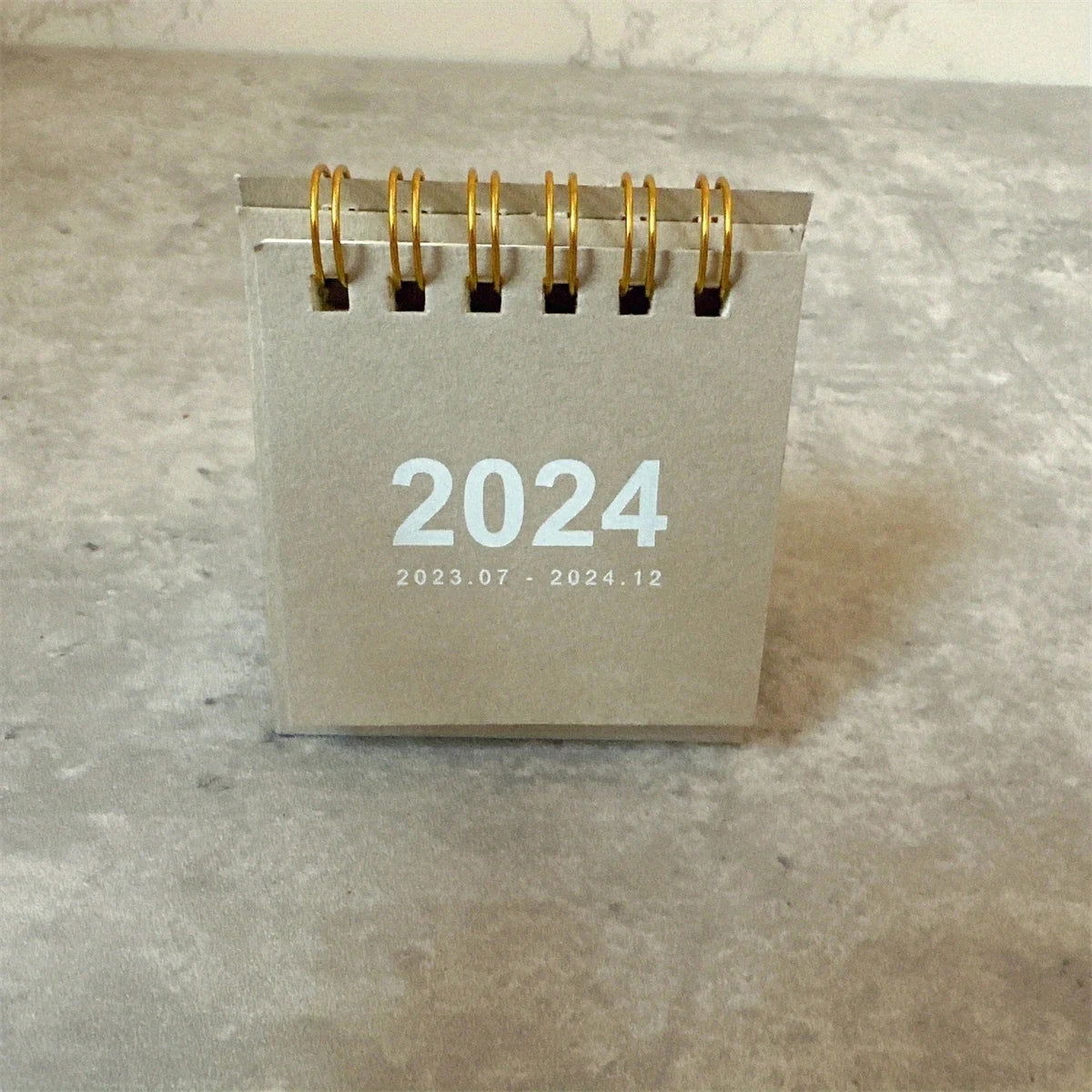 2023-2024 Retro Simple Solid Color Desk Calendar Desktop Paper Mini Stand Calendar Daily Table Planner Yearly Agenda Organizer - Slobuy