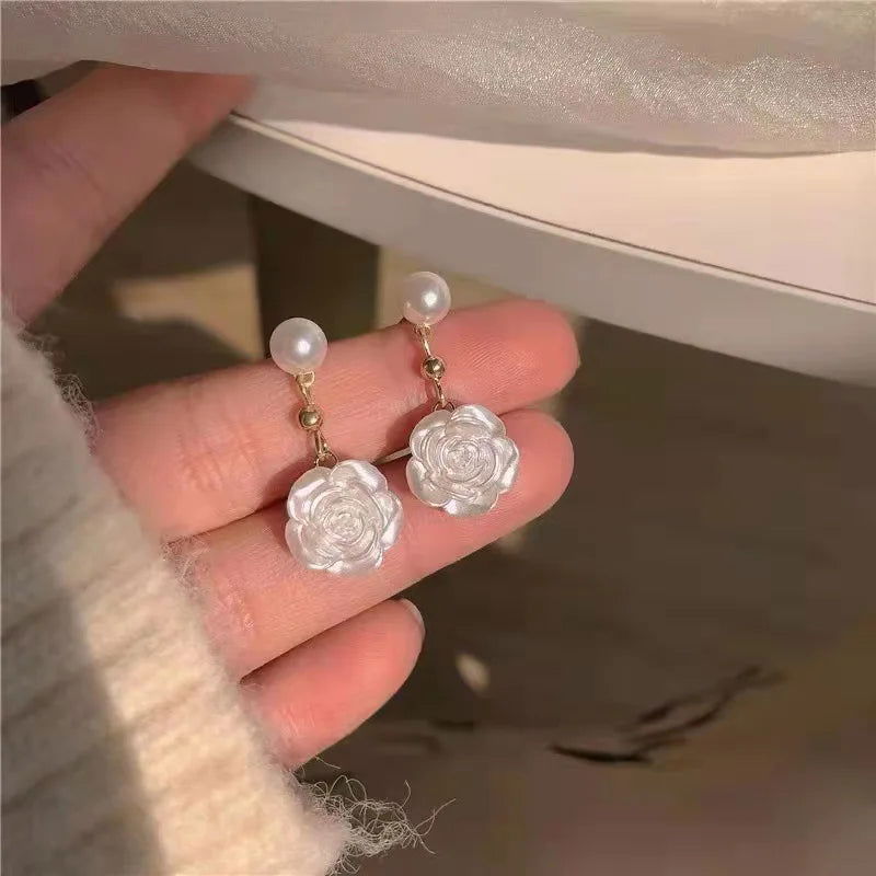2023 New French Elegant Gold Color Bean Spliced Flat Pearl Earrings for Korean Fashion Jewelry Party Women's Sweet Accessories - Slobuy
