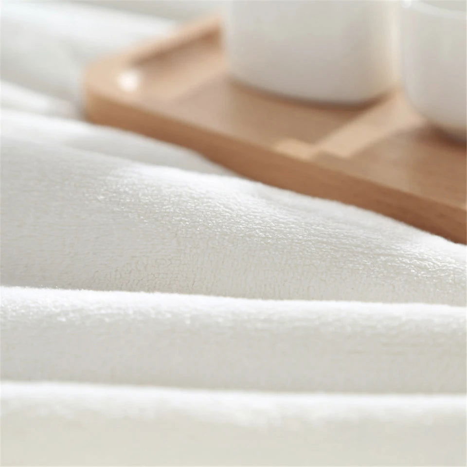 Trembling Capybara Blanket Printed Throw Blanket Plush Fluffy Flannel Fleece Blanket Soft Throws for Sofa Couch and Bed - Slobuy