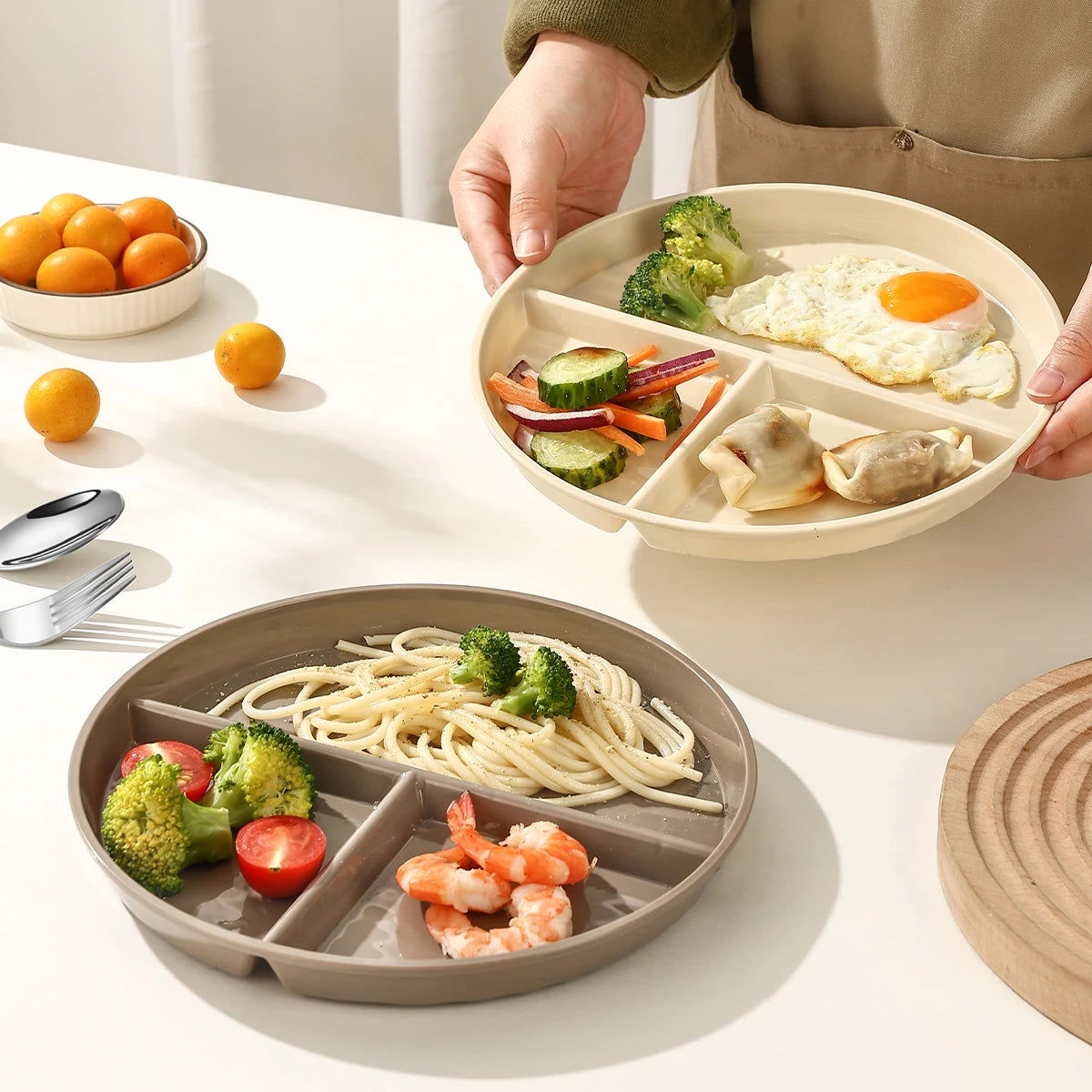 WORTHBUY Round Divided Dinner Plate Microwave Safe Food Plates Fruit Salad Serving Tray Kitchen Tableware Plastic Dinner Dishes - Slobuy
