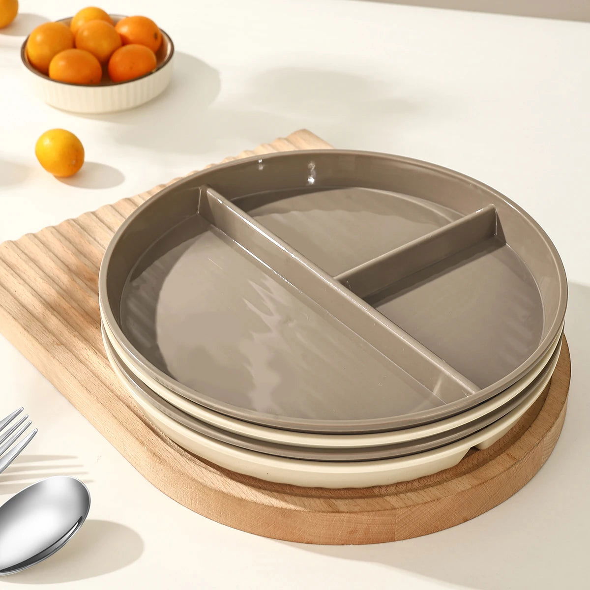 WORTHBUY Round Divided Dinner Plate Microwave Safe Food Plates Fruit Salad Serving Tray Kitchen Tableware Plastic Dinner Dishes - Slobuy