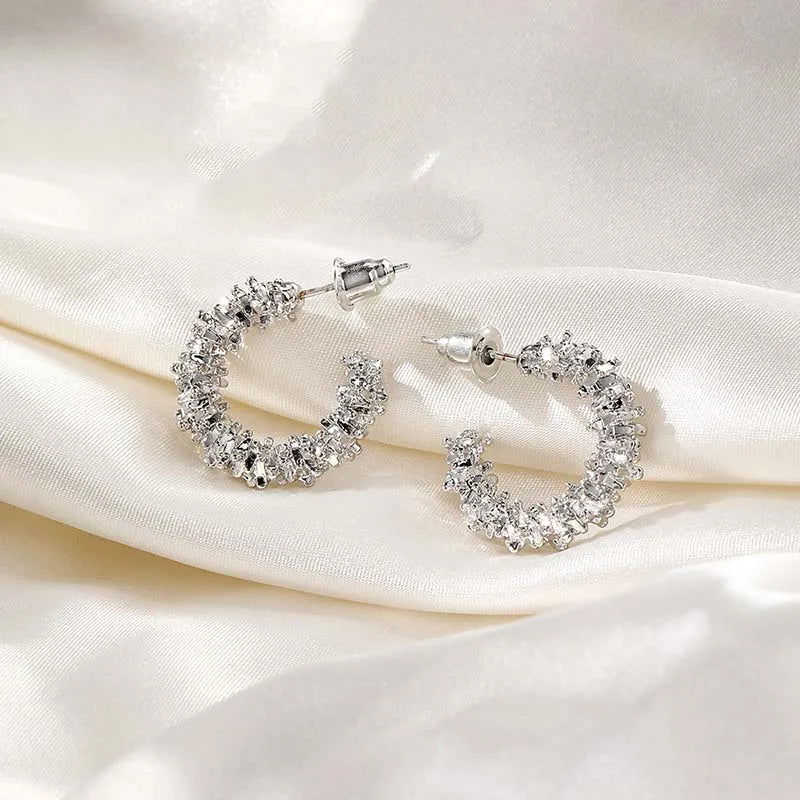 Yerik Vintage Twisted Wave Metal C-Shaped Semicircular Earrings for Women 2023 New Fashion Jewelry Party Luxury Accessories - Slobuy